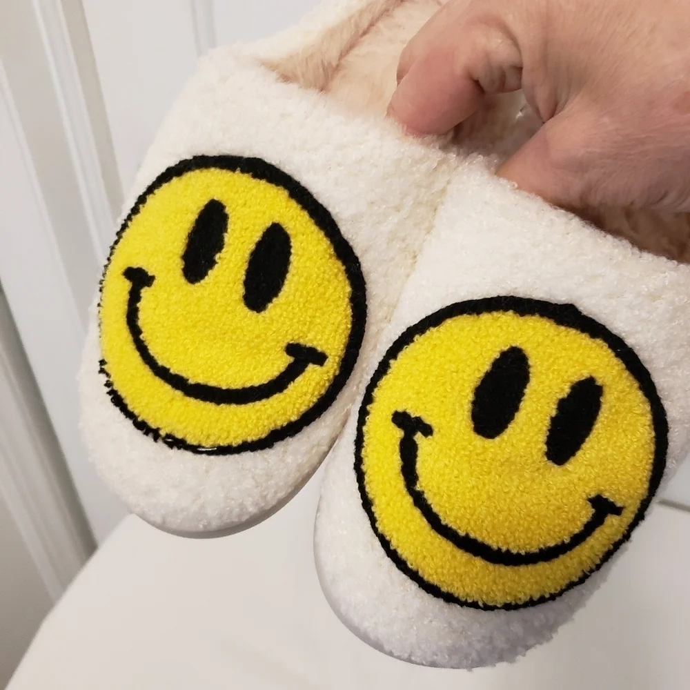 Danbar Smiley Face Indoor slipper shoes Size 3/4, NWT